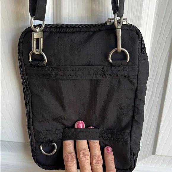 NWOT Baggallini Black Crossbody Bag with Long Strap - Picture 6 of 11